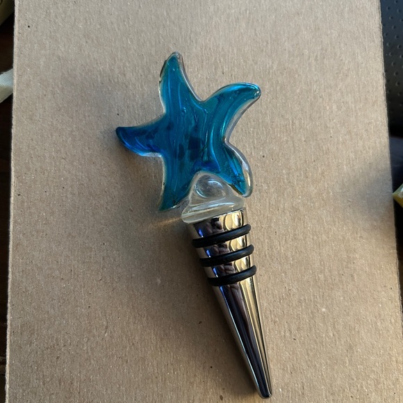 Glass Star Wine Stopper with Charms and gift box - Picture 5 of 5